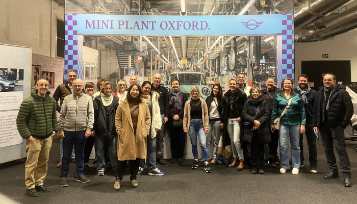 DANS LES COULISSES DE LA LÉGENDE.